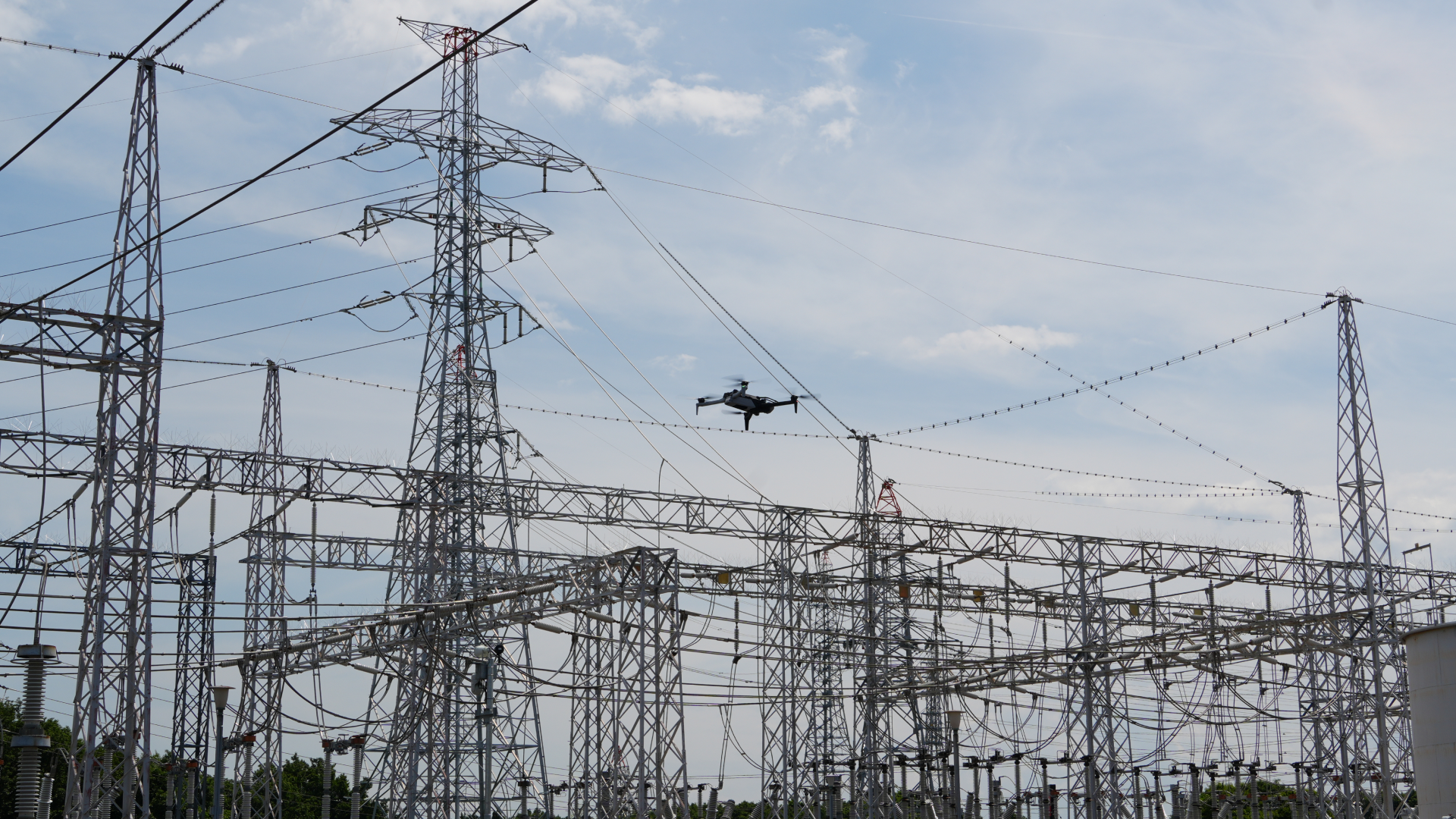 中部電力パワーグリッド株式会社様｜送電設備点検アプリケーションを活用した変電所向け遠隔巡視アプリケーションの開発
