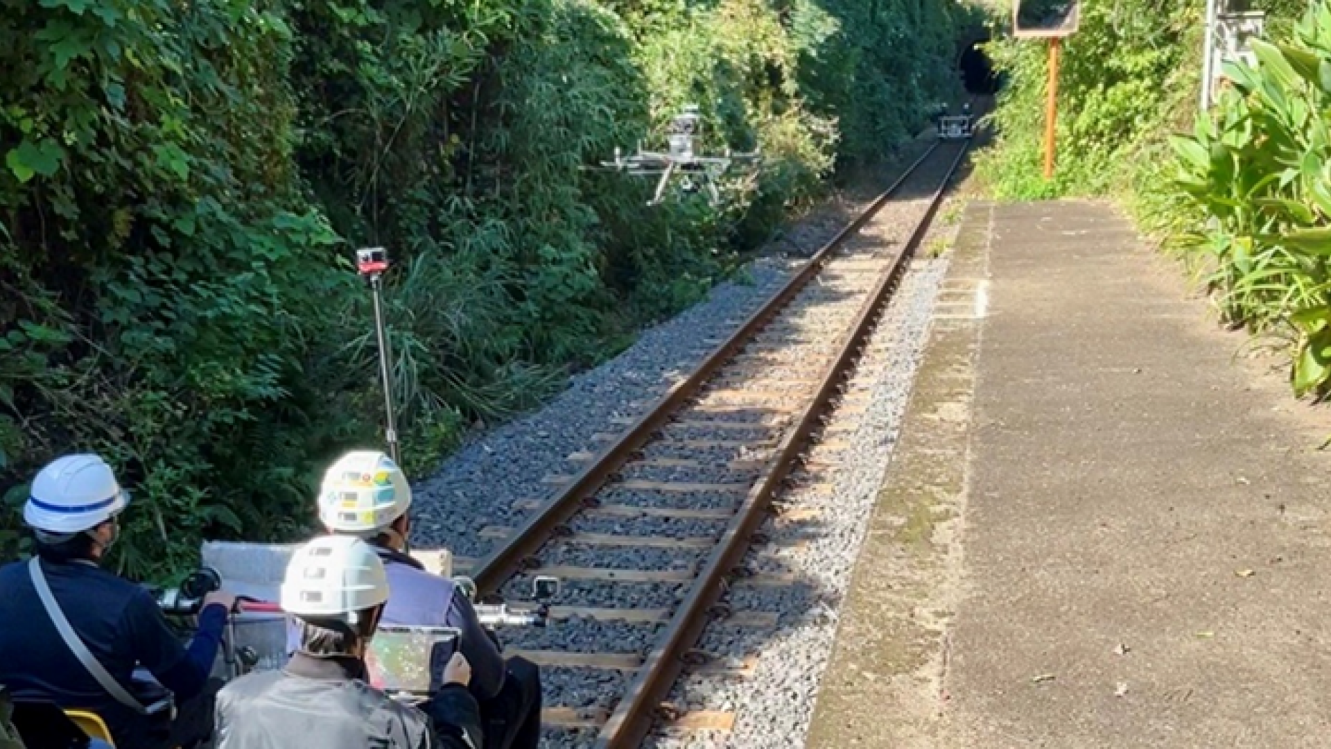 九州旅客鉄道株式会社様｜線路内環境に対応した自律飛行ドローン技術を共同開発
